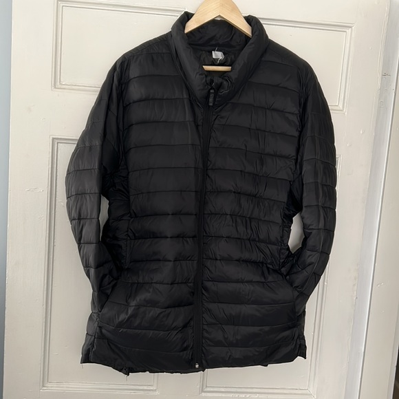 Old navy light weight, puffer jacket. Black. Size XXL ladies. - Picture 2 of 7